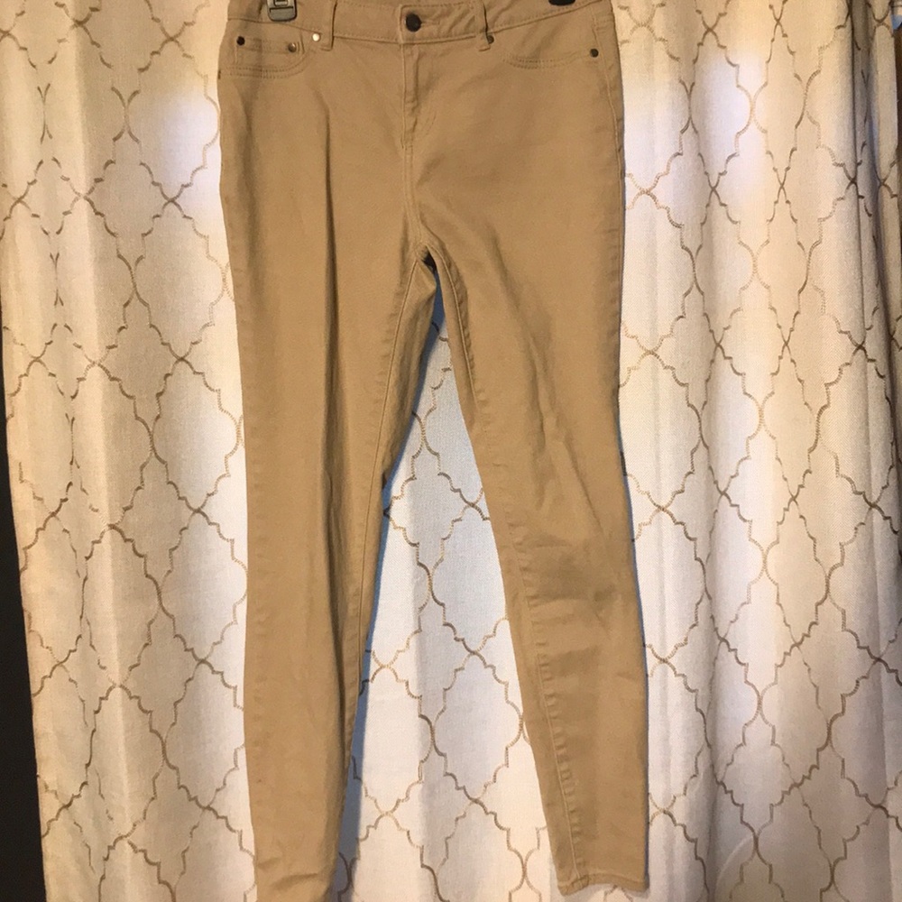 Jegging khaki pants